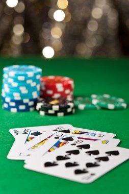 Live dealer games with multiple camera views